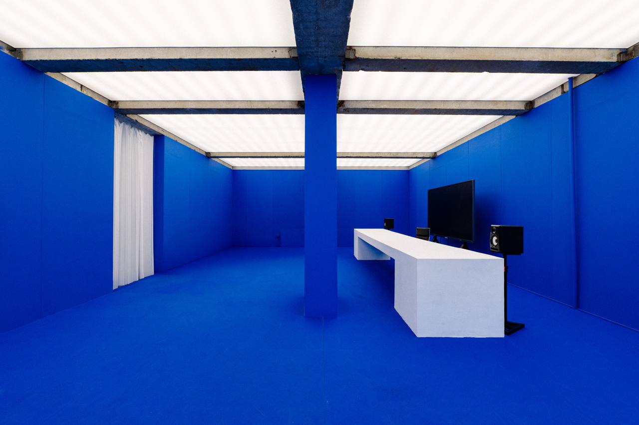 BLUEROOM2